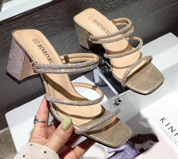 

Luxury Crystal Summer Women Slippers Runway Brand Round Open Toe Striped Heels Shoes Ladies Diamond Sandals Slides Shoes