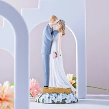 

Beautiful Imitation Woodcut Wedding Model Figure Sculpture Crafts Decor Home Wed Gift Cake Top Bride and Groom Resin Ornaments
