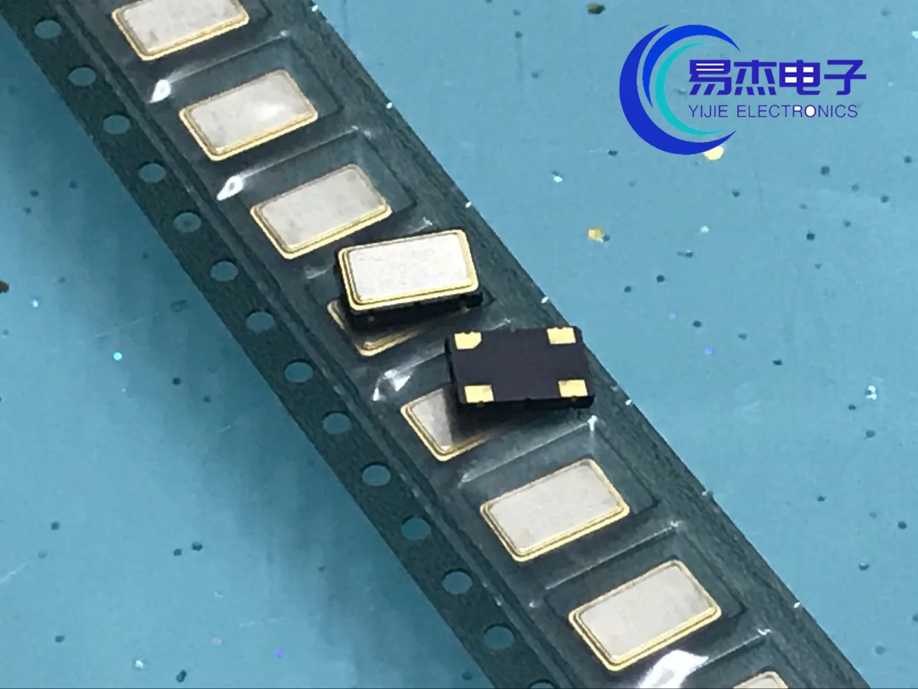 

5pces Patch crystals OSC 125.000 MHZ 5 * 7 active vibration crystal oscillator 0705 3.3 V