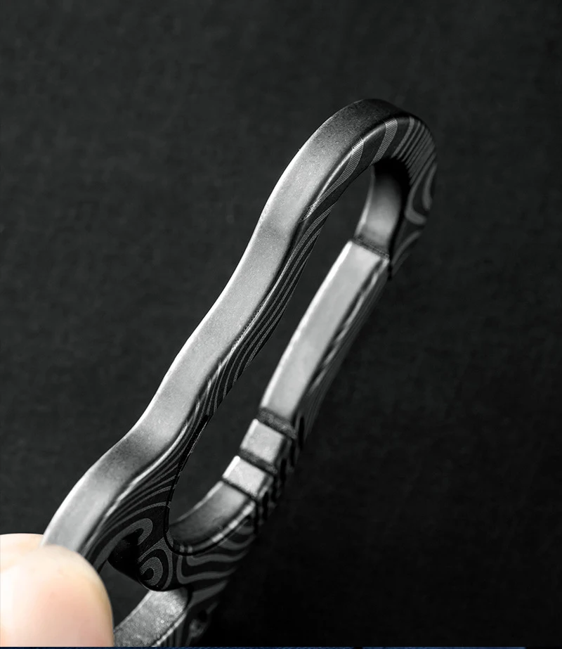 Creativity Foot shape Titanium Keychain Luxury Car Key Ring Hanging Buckle Lightness Key Holder Gift Between Lovers