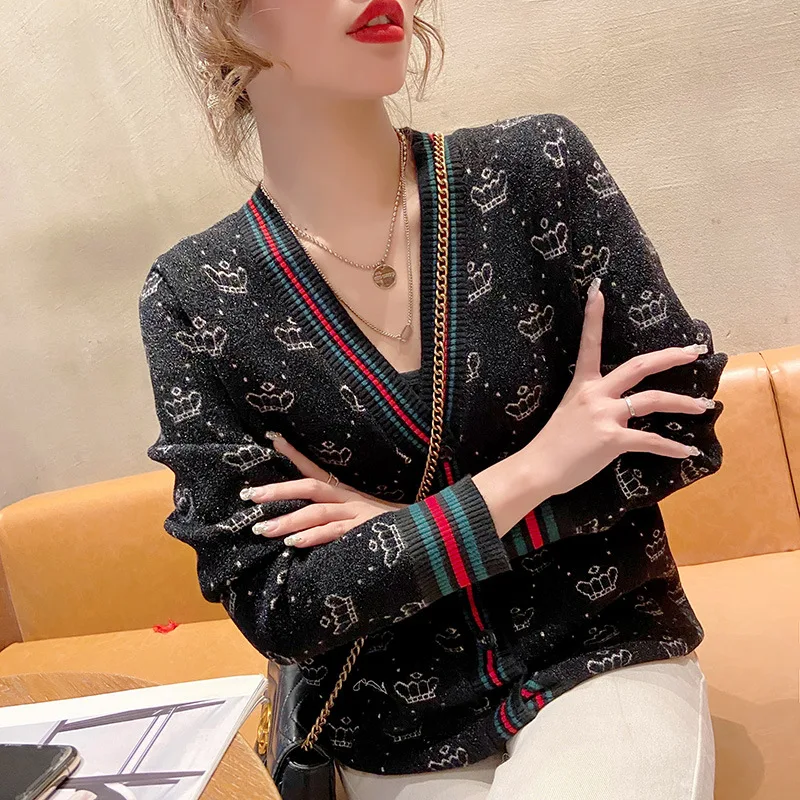 Women Long Sleeve Thin V Neck Knitted Cardigan Sweater With Contrast Color Stripe and Crown Pattern 