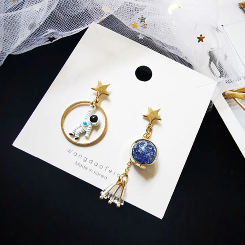 

New Asymmetric pentagram contracted earrings 2019 Korean earrings space astronauts earth small earrings For Women Party Jewelry