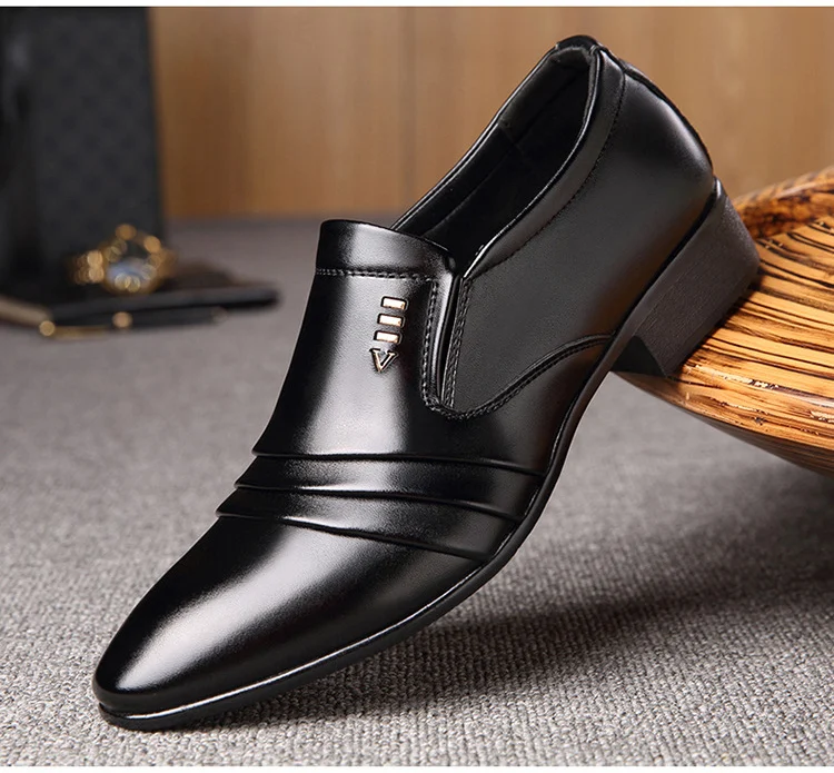 Роскошная мужская обувь; слипоны из дышащей резины; парадная обувь черного цвета; Мужская офисная Свадебная обувь на плоской подошве; светильник