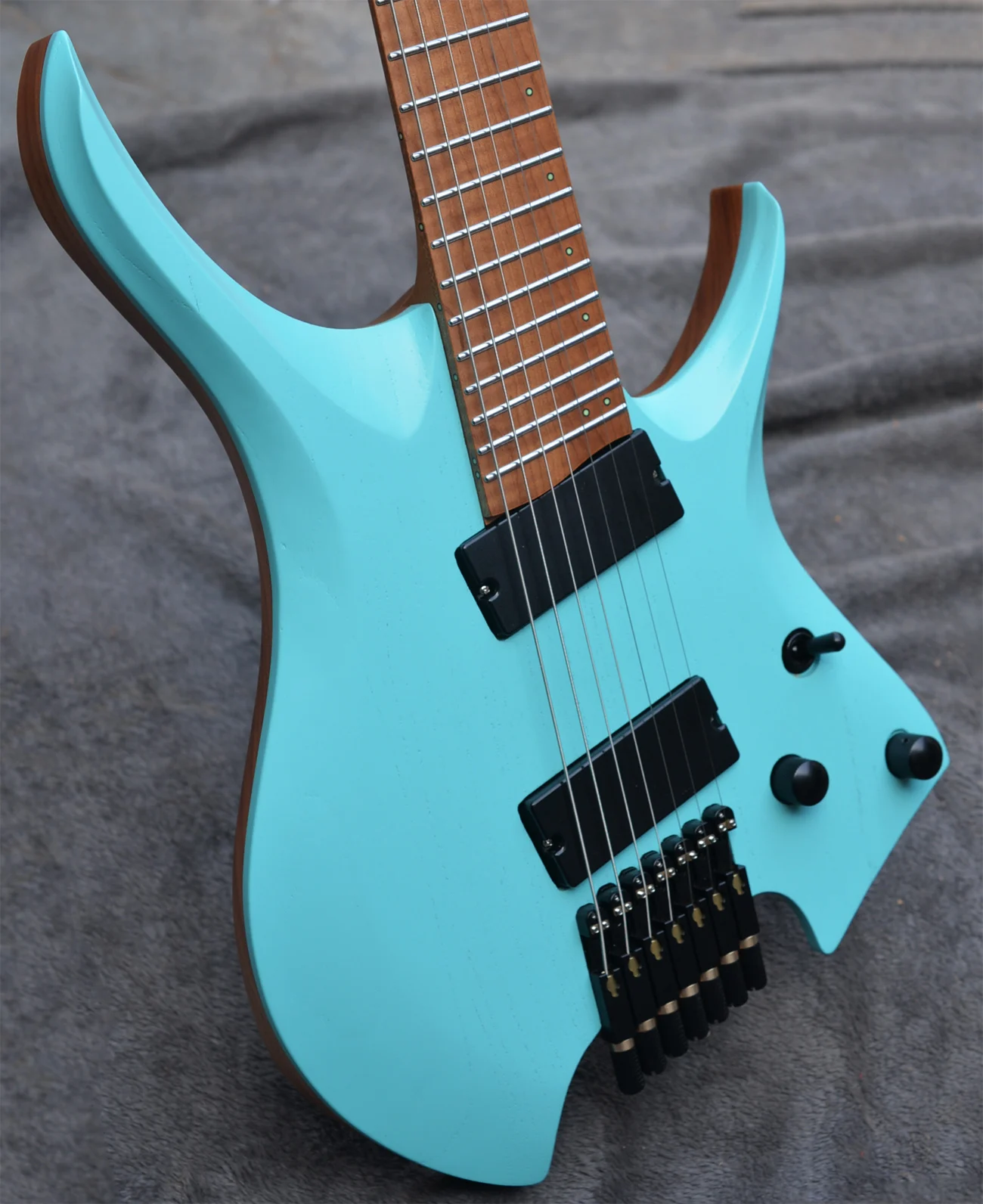 Fanned frets 7 Strings Headless Electric Guitar Eye Poplar 5-ply Roasted Maple Neck Ergonomic New bridge headless electric guitar