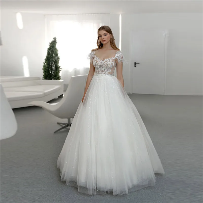 

Beautiful Scoop Neck Tulle A-Line Wedding Dresses Lace Appliques Feather Buttons Back Bridal Gowns Formal Long Robe De Mariee
