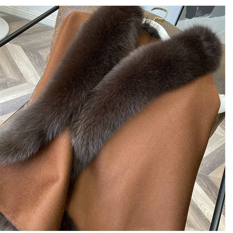 Рисунок 6 - Темно-коричневая женская накидка