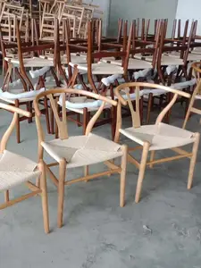 Скандинавский современный стул PurelyFeel со спинкой из массива дерева