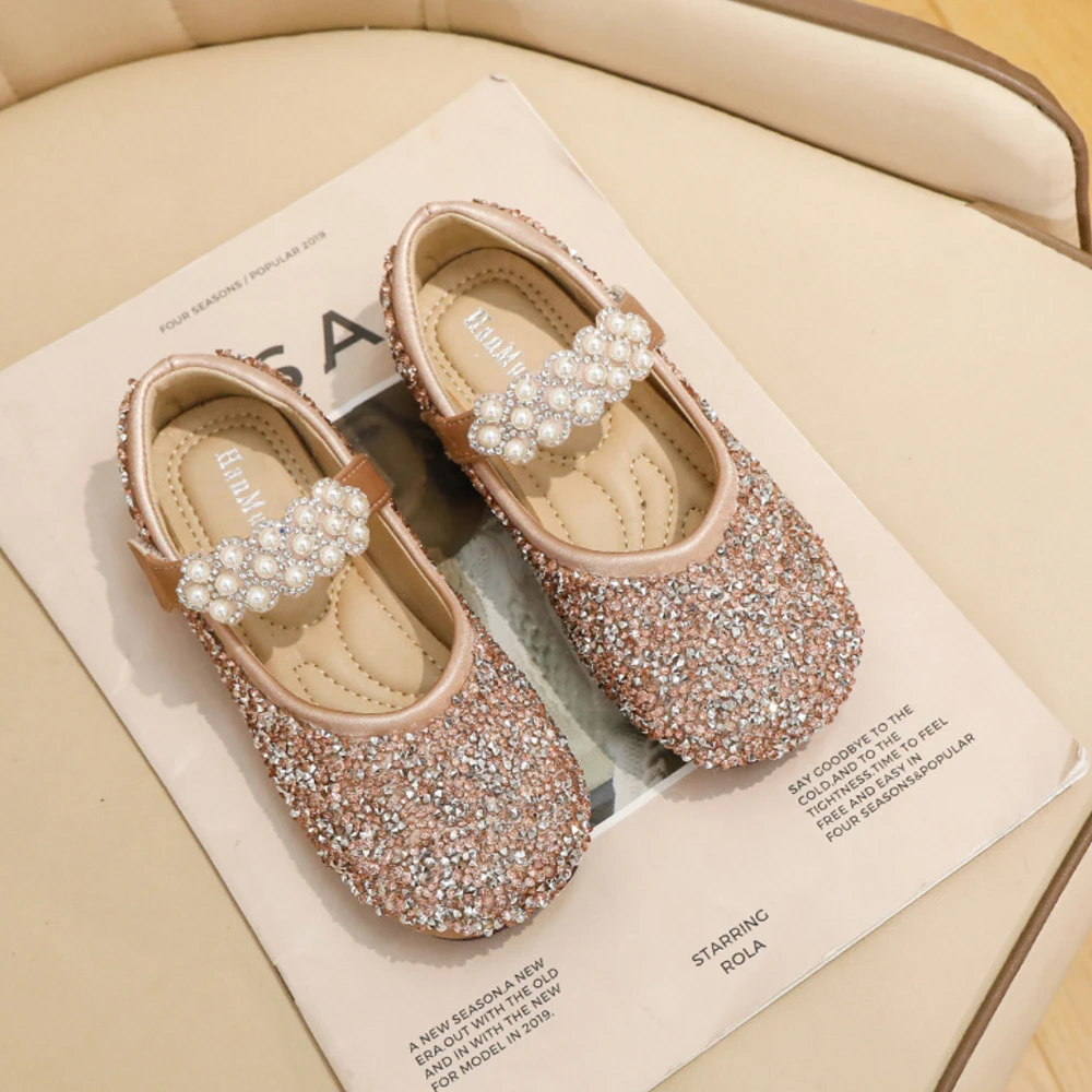 Цветочная обувь для девочек с бусинами на ремешках детская Стразы маленьких