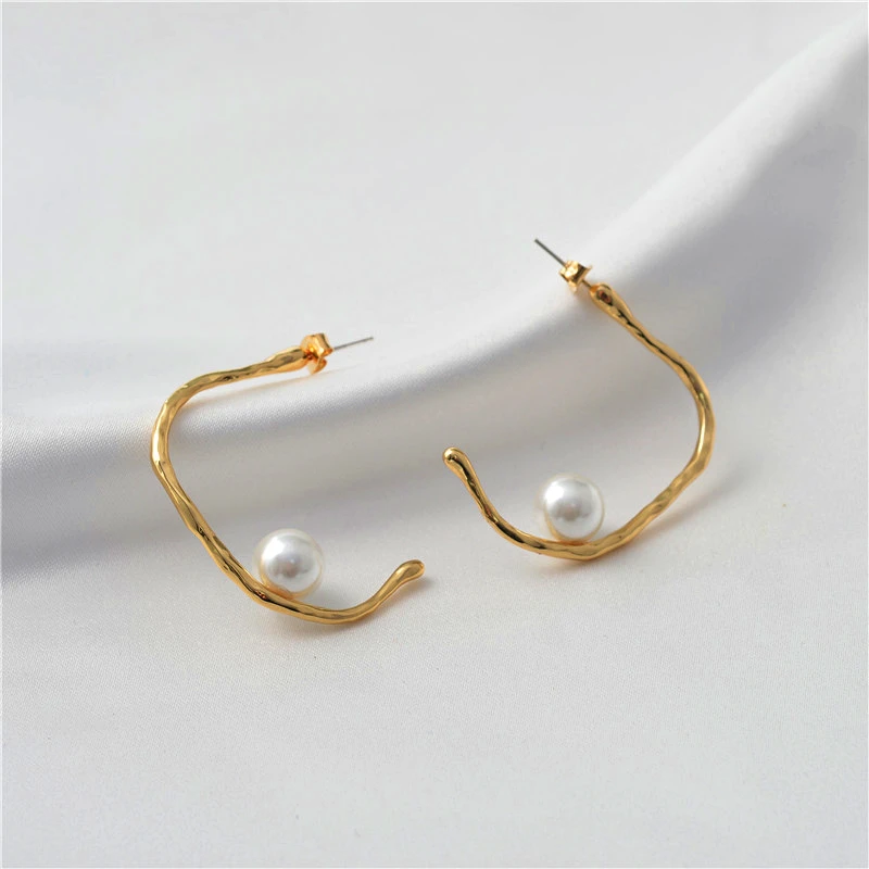 

Pearl earrings female European and American design feeling brass retro exaggeration big earrings