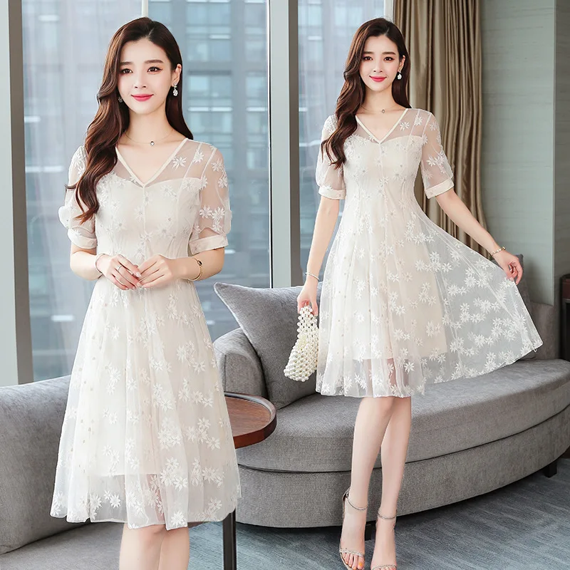 

2019 Summer Wear New Style Korean-style Sweet Lace Joint Lace Immortal Elegant V-neck High-waisted Slimming Dress Women's