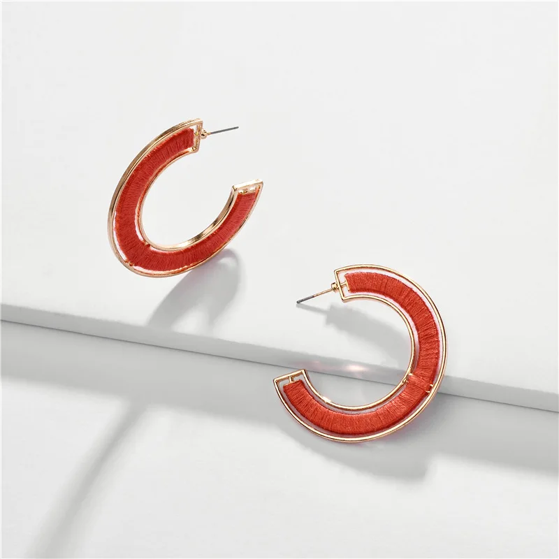 

Gold Metal Alloy Wrapped Cotton Thread Spring Summer Hollow Circle Earring C Shape Earrings for Women Earrings