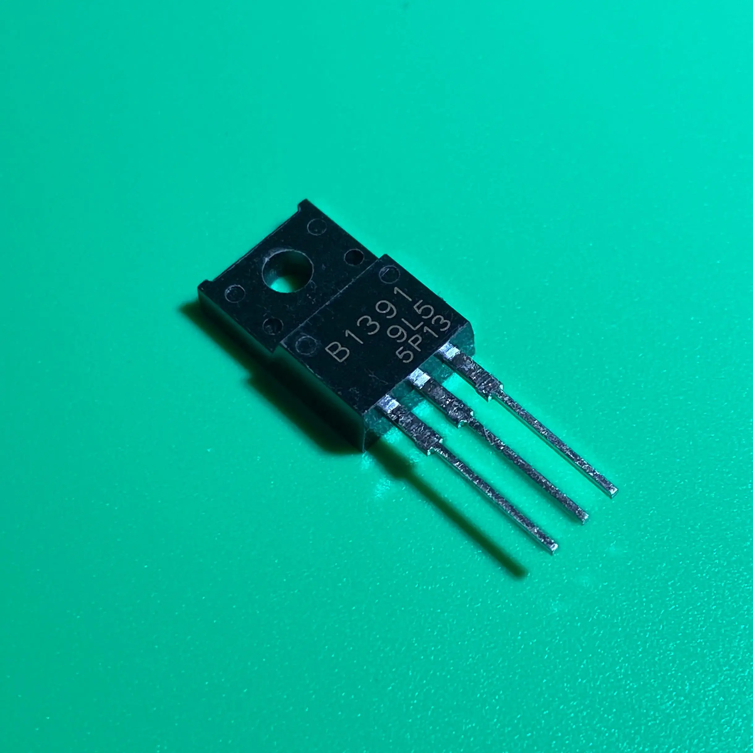10 шт./лот 2SB1391 E TO220F 2SB1391-E мощный биполярный транзистор Silicon PNP Силовые транзисторы