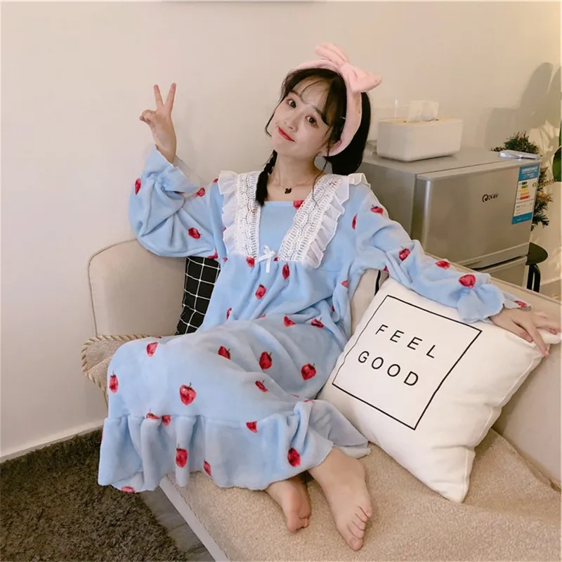 Синий Winter Women Ruffle Long Print Nightgowns Warm Thick Flannel Nightgowns Female Velvet Lace Patchwork Sleepshirts Nightdress 1706 - Цвет: Синий