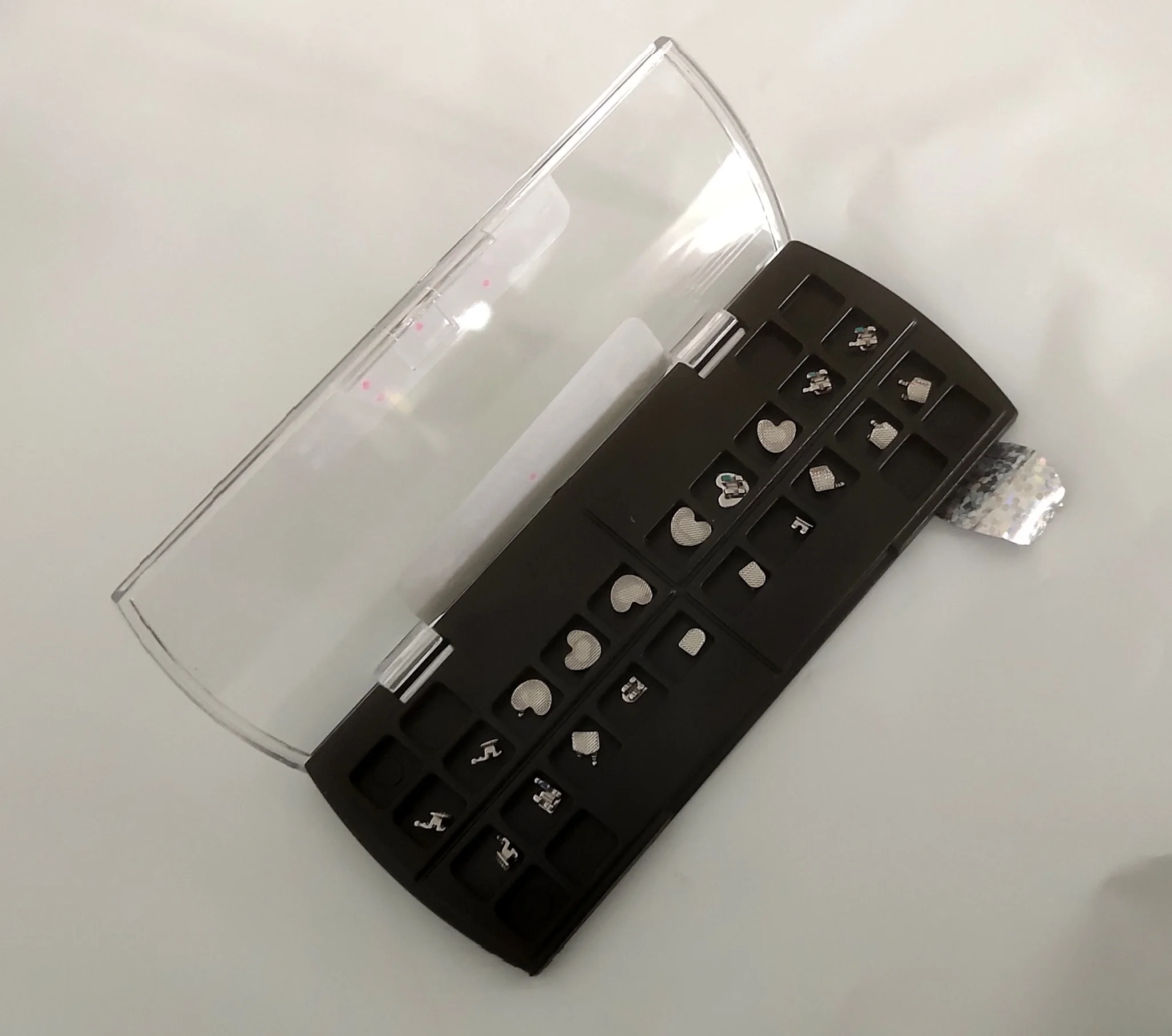 Рисунок 6 - 2 упаковки, металлические ортодонтические