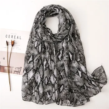 

2020 Luxury Lady cotton material Fashion scarf Autumn and winter New style Cotton silk scarves women's Leopard Print beach shawl