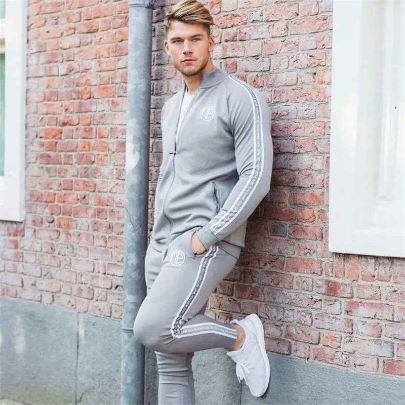 10296706807_1923915808