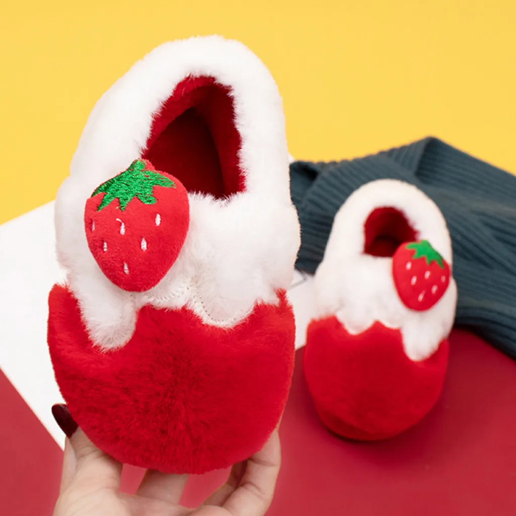 Тапочки для малышей; детская зимняя модная обувь для маленьких мальчиков и девочек; обувь для маленьких детей; теплые домашние тапочки с милыми животными для детей; Kapcie Dla Dzieci