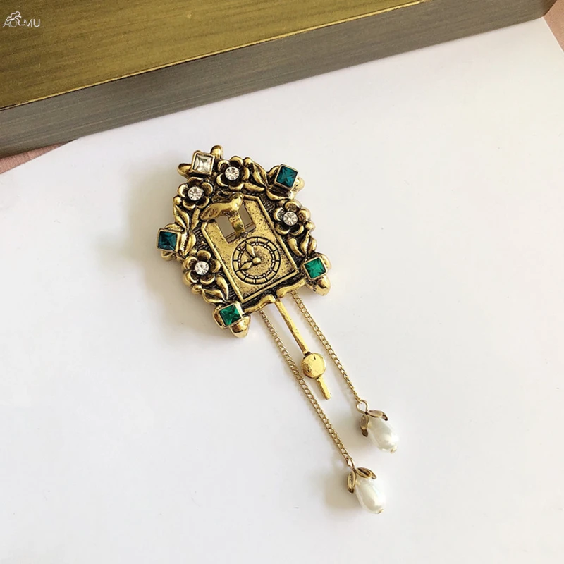 

AOMU 1PC Vintage Bronze Clock Bird Carved Flower Brooch Long Tassel Imitation Pearl Crystal Brooches for Women Accessories