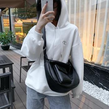 

Qiu dong restorer is soft bag female 2020 new style han edition tote bag goes together with black cross body bag single-shoulder
