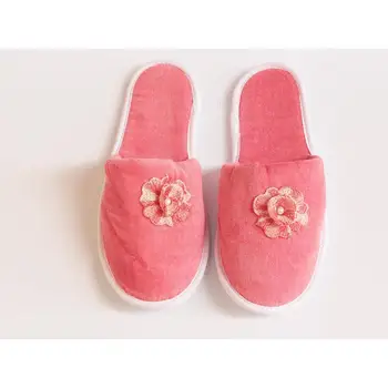 

With Pearl Pink Rose Pattern Slippers Kavuniçi