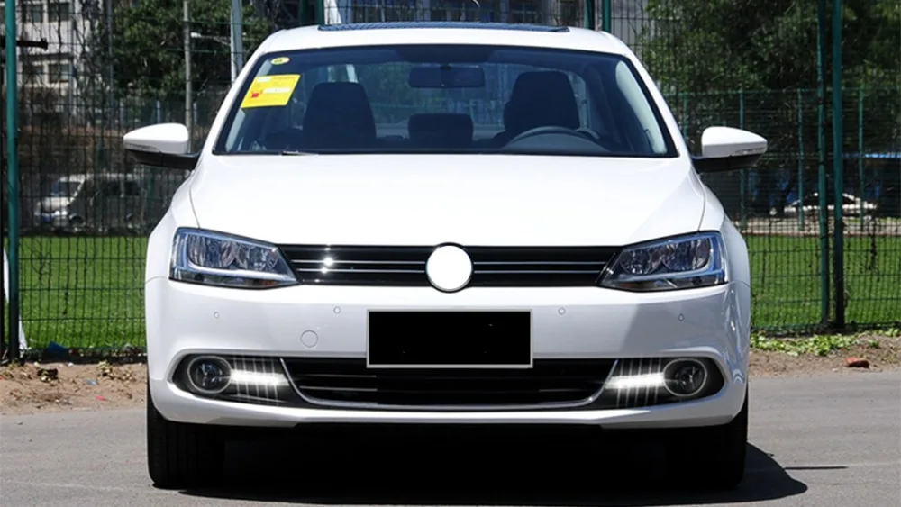 12В дневные ходовые огни дневного Бег светильник s для Volkswagen VW Jetta Sagitar MK6 2012 2013 туман светильник абажур для лампы с металлическим каркаксом