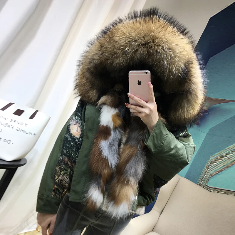 

2019 detachable fox fur down jacket fur coat female bat sleeve scorpion fur collar to send overcoat short