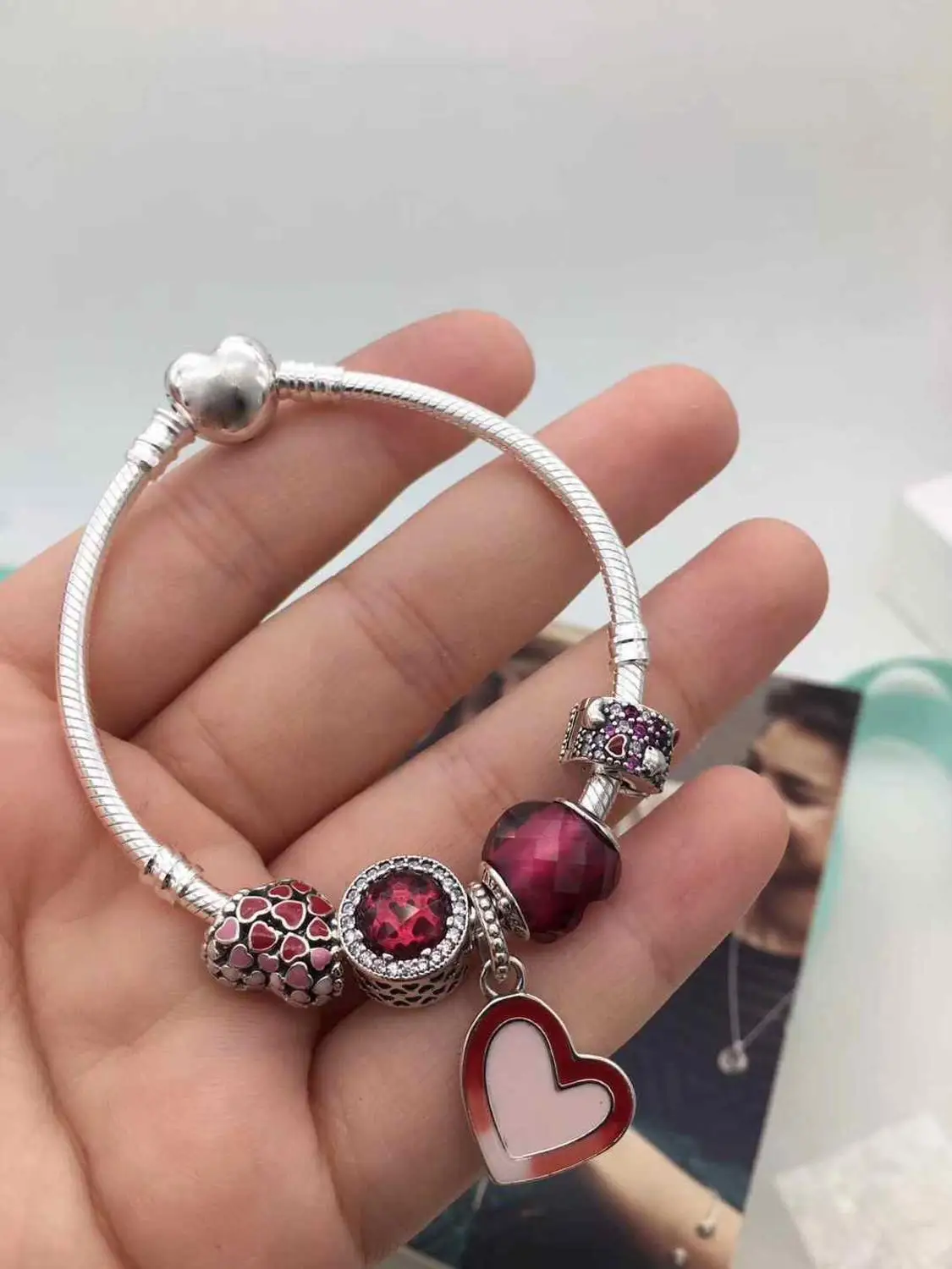 

Kristie Store High Quality 1:1 100% 925 Pure Silver Charm Red Heart Button Bracelet Free Of Charge