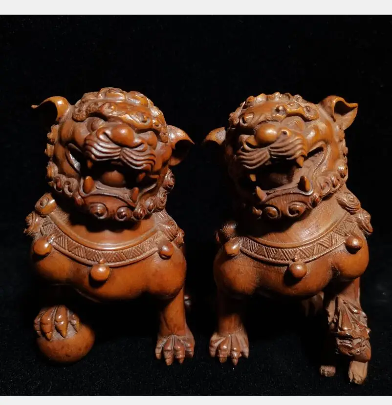 

China Hand-carved boxwood archaize lion crafts statue A pair