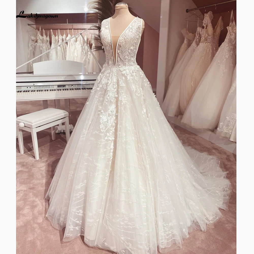 

Luxurious Ivory Wedding Dresses 2022 Deep V Neck Lace Appliques Floor length Chapel Train Robe de mariee robe de mariée bohème