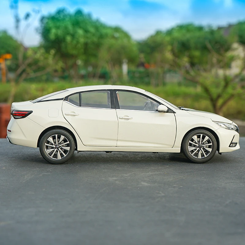 Высокое качество 1:18 Nissan новая модель из сплава Sylphy, имитация металлическая модель эвакуатора модель седана, изысканная коллекция подарков