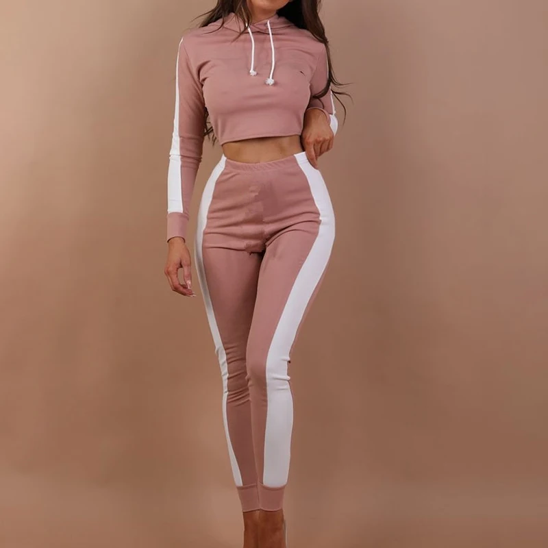 Женский спортивный костюм в полоску с капюшоном и эластичными брюками комплект