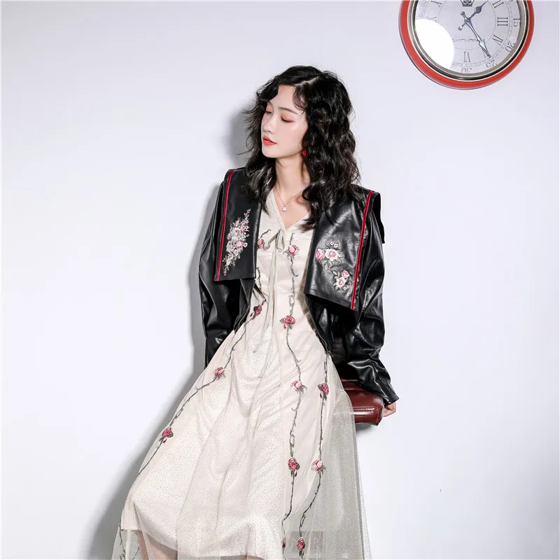 

Chic Floral Embroidery Perfecto femme Faux leather jacket Women Autumn 2020 Short Vintage Elegant Long sleeve Casual Coat Female