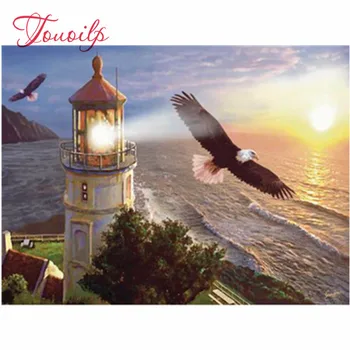 

Bricolage, art de la mosaïque à la mode en bord de mer, peinture de phare en diamant, coucher de soleil et aigle, strass point