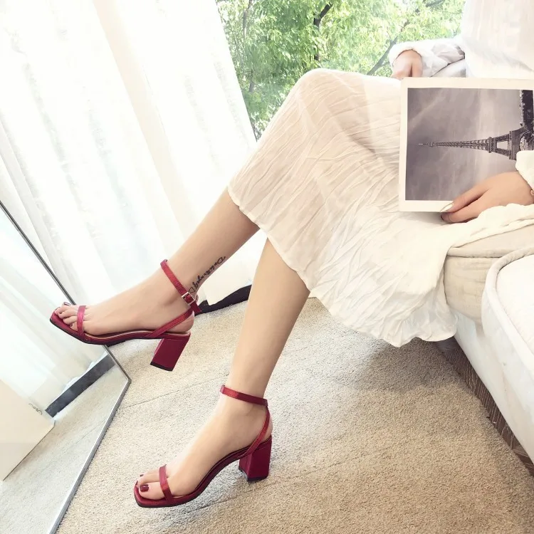 

New Style with Chunky-Heel Fairy Women's Summer Versatile 2019 yi zi wang Red Sandals-Style Semi-high Heeled Peep-Toe Square Hea