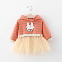 Весенняя одежда для маленьких девочек с вышитыми буквами и полосками; Лоскутная газовая вуаль; детская одежда;