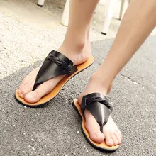 Кожаные шлепанцы в римском стиле; мужские модные однотонные Нескользящие Повседневные тапочки на плоской подошве; мягкие мужские летние пляжные шлепанцы