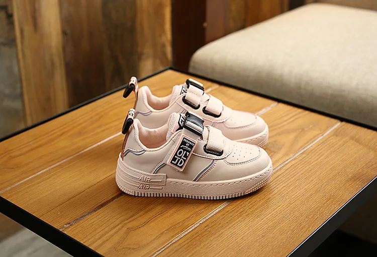 Весенние детские повседневные кроссовки; спортивные кроссовки для маленьких девочек; брендовая сетчатая обувь для мальчиков; детские черные кроссовки; модные кроссовки; Новинка года