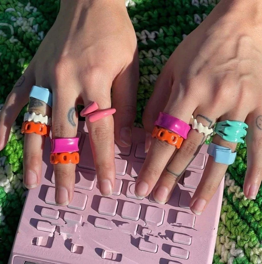 resin rings trend bella hadid chunky rings