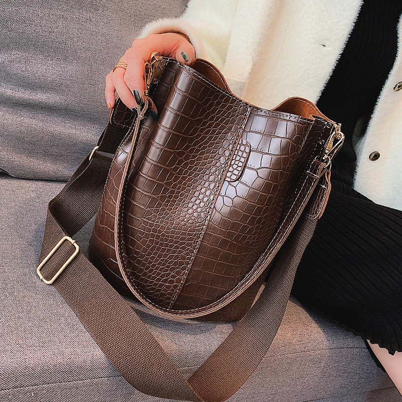 

NEW Large Capacity Alligator Bucket Bag Women Crocodile Pattern Handbag Casual Crocodile Shoulder Messenger Bags Ladies PU Purse