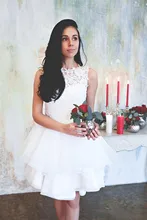 Robe de mariée en Organza, courte, col en bijou, dentelle, Appliques de fleurs, Illusion de perles, boutons au dos, volants à plusieurs niveaux