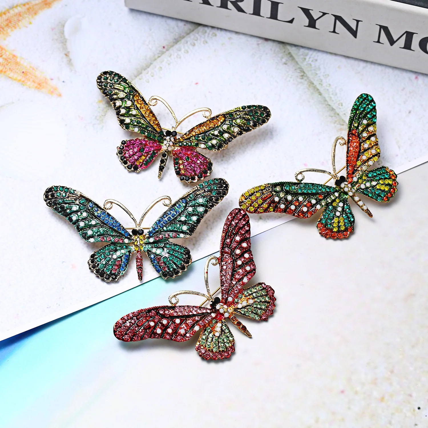 Goudkleurige Vlinder Broche met Zirkoonstenen