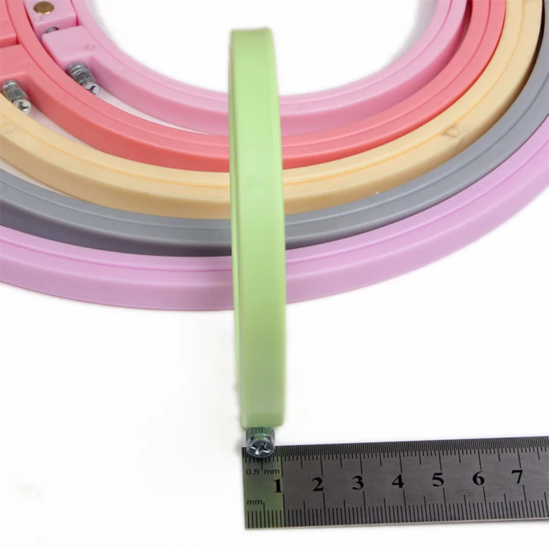Embroidery Hoops: Embroidered Stretch Frame Rings - Hand Sewing Accessories with Random Colors