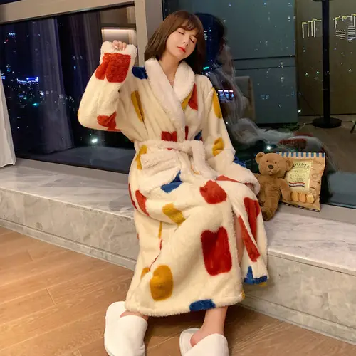 푹신한 따뜻함을 선사하는 용 코랄 플리스 잠옷 추천