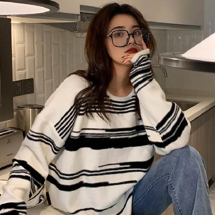 

Slightly fat girl black-and-white Irregular Line Sweater Woman 2020 Autumn and winter new style pullover round collar jacket