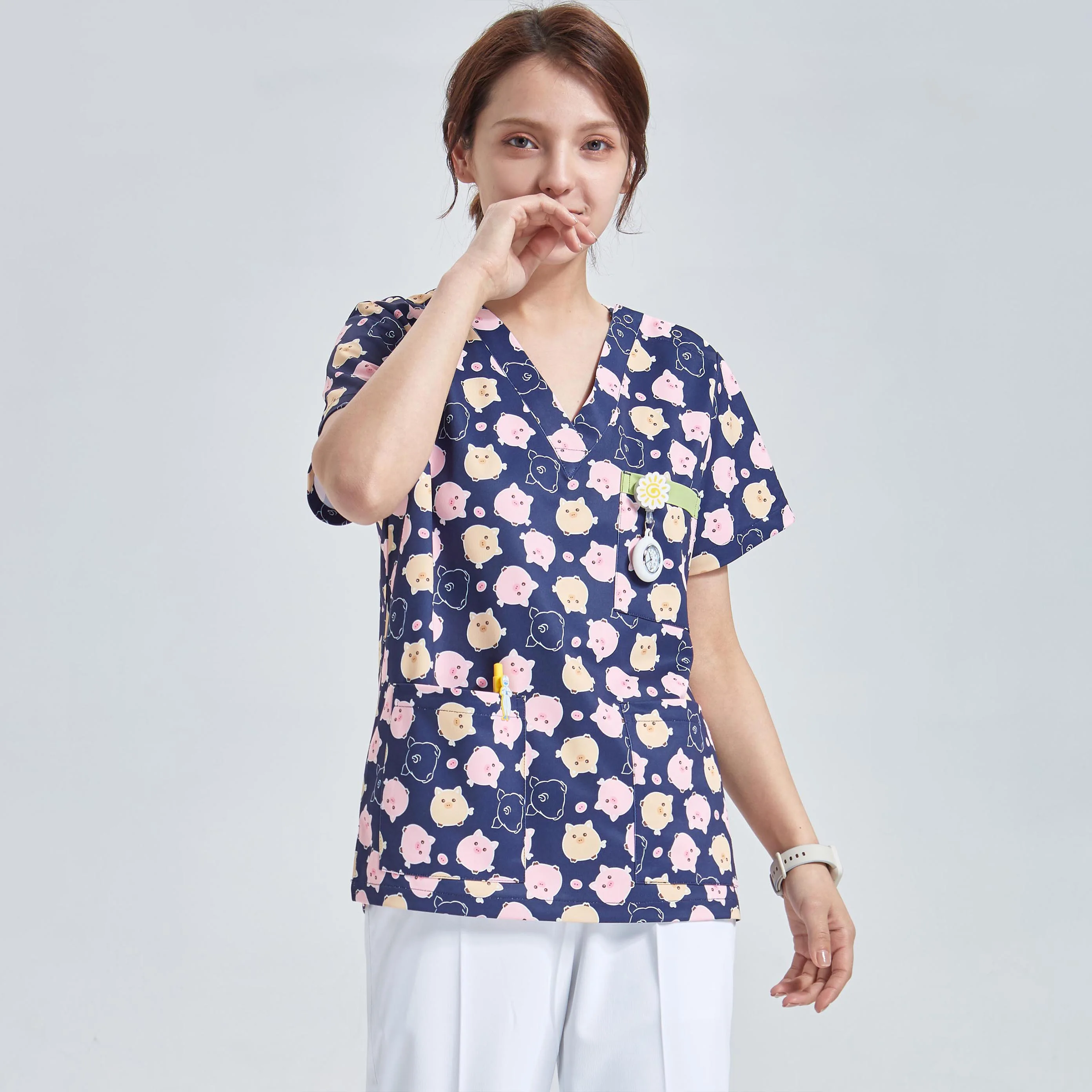 

Pig Print Women Scrubs Top V Neck Nurse Medical Scrub Shirt White Pant Workwear Anti-static Bleach Safe Nursing Scrub Tops H158