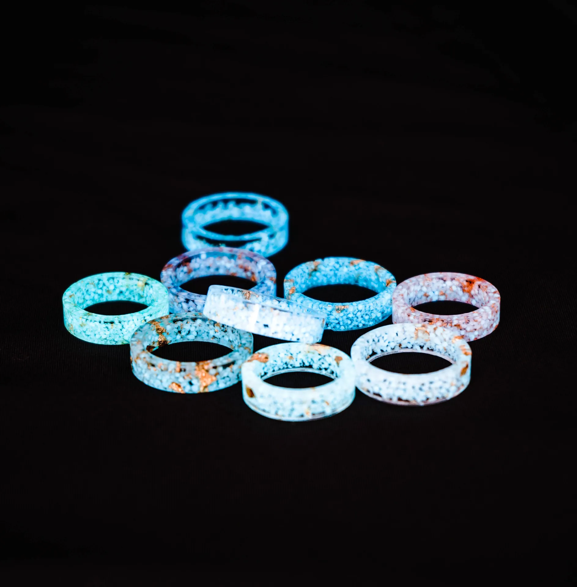 

Creative Resin Thermochromic Glow Ring Personality Cool Night Rings Nightclub Bar Ring for Men Women Statement Jewelry