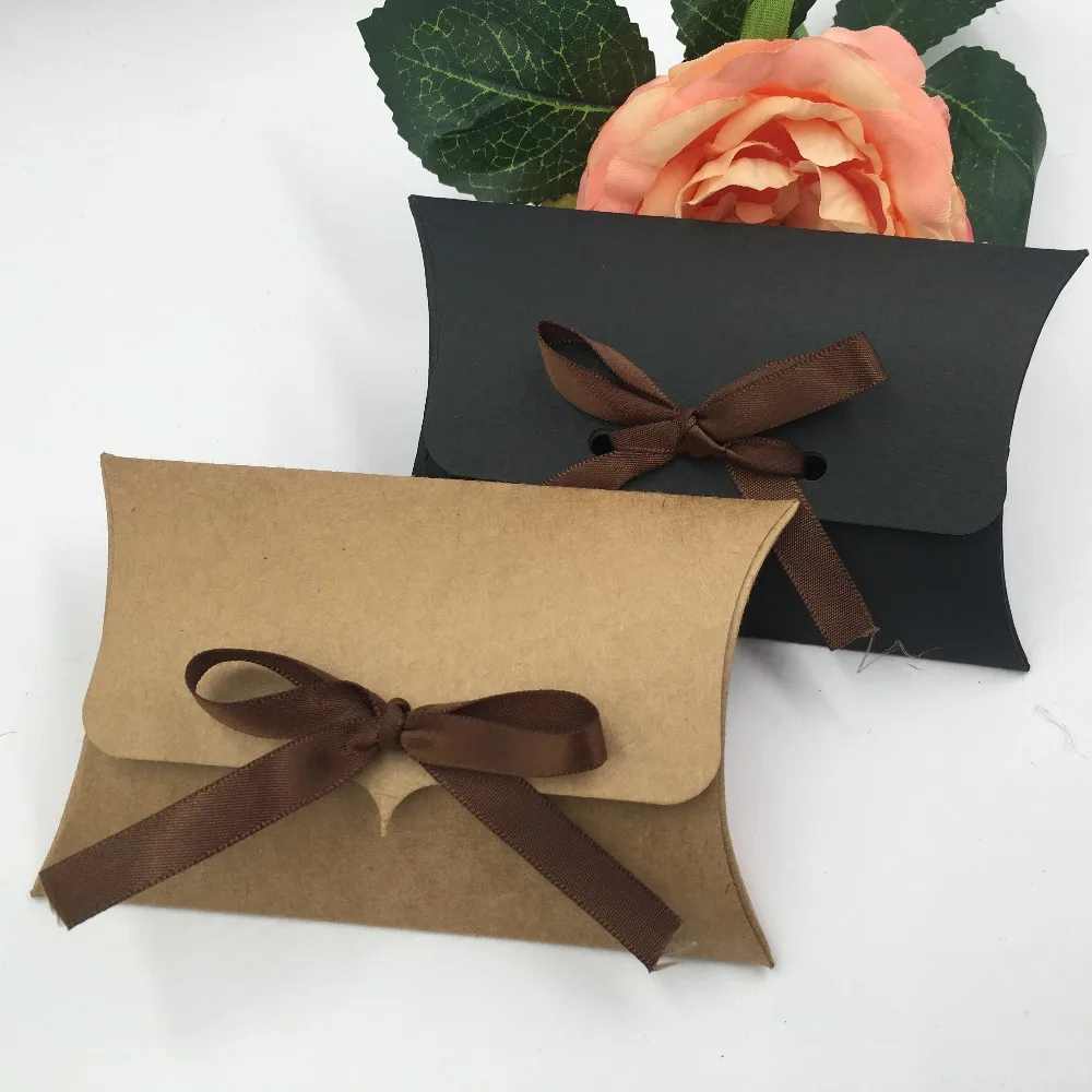 

50Pcs/Lot 12.5x8x2.5cm Pillow With Free Robbin Paper Card Gift Box Series Design For Festival Holiday Food Candy Party Container