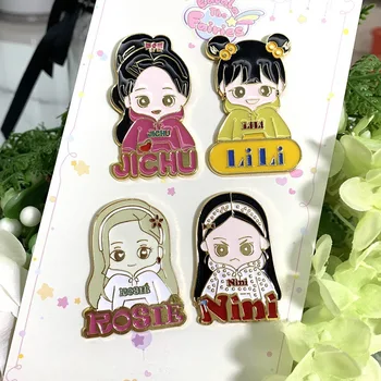 

1pcs Cute BlackPink member Metal Brooch Badge Name Tag Badge Concert Lisa Jisoo Jennie Rose Badge kawaii brooch Cartoon