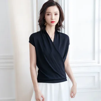 

2020 NEW Short-sleeved knit t-shirt female summer new bright silk v-neck temperament light cooked ice silk shirt sweater women