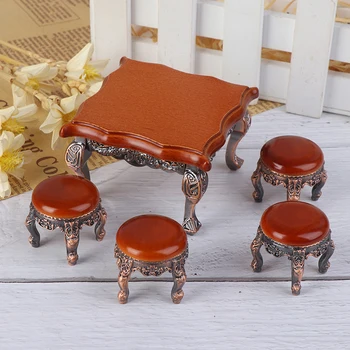 baratas 1/12 Casa De Bonecas De Madeira Em Miniatura Móveis Em Miniatura De Madeira Redonda De Madeira Mesa De Café Fezes Brinquedos Para Casa De Bonecas DIY Decalques
